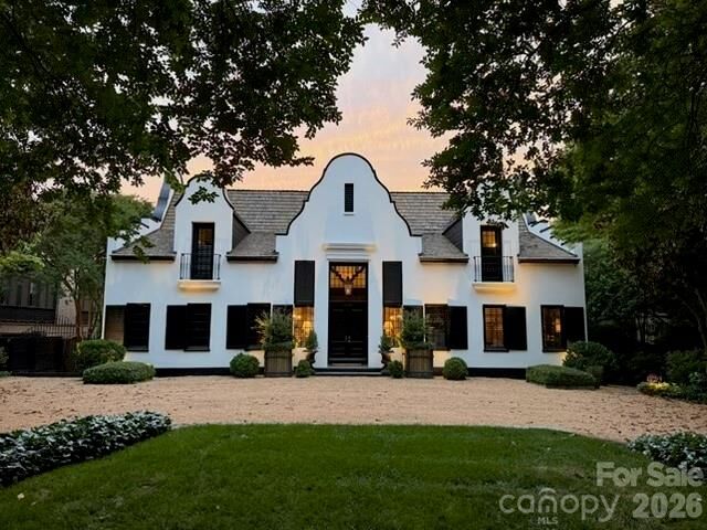 Property Photo:  1516 Queens Road W  NC 28207 