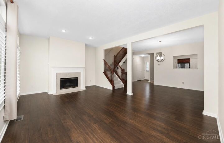 Property Photo: 5927 Castlewood Crossing OH 45150