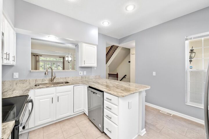 Property Photo: 5927 Castlewood Crossing OH 45150