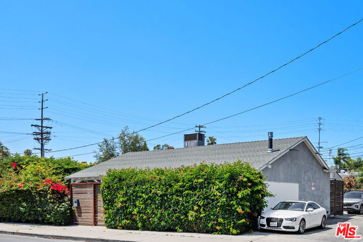 Property Photo:  12035 Magnolia Blvd  CA 91607 