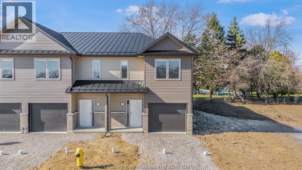 Property Photo:  24 Magnolia Lane  ON N7M 0W7 