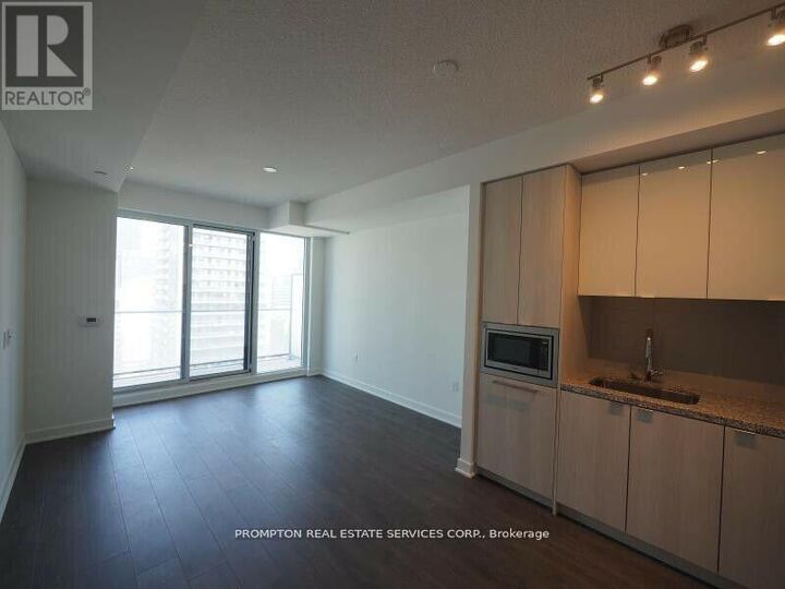 Property Photo:  125 Blue Jays Way 2710  ON M5V 0N5 