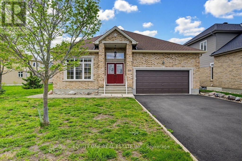 Property Photo:  201 Trailgate Street  ON K1V 0Z9 