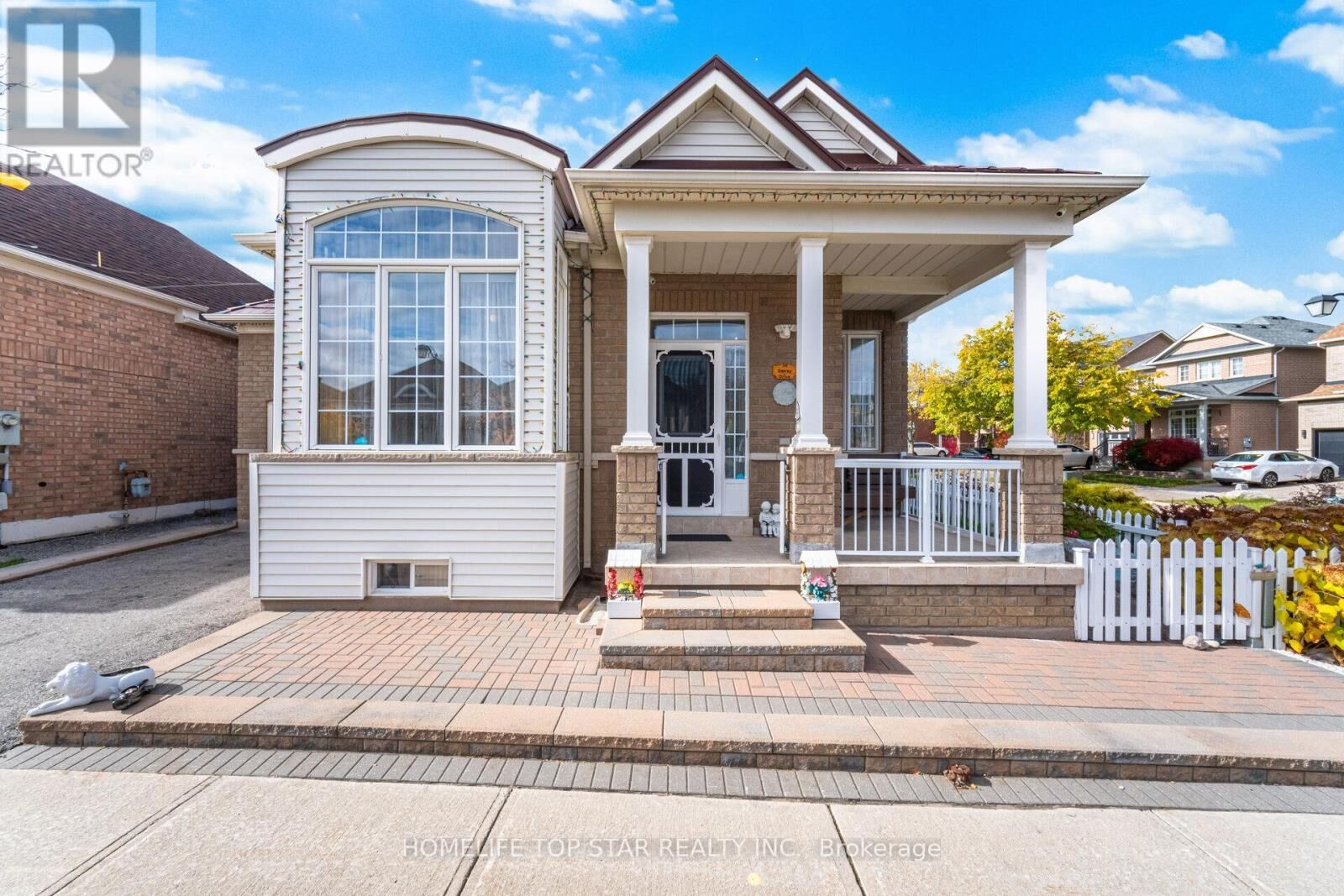 Property Photo:  26 Delray Drive East  ON L6E 1Y6 