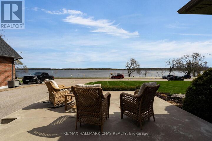 Property Photo:  68 Kempenfelt Drive  ON L4M 1C1 