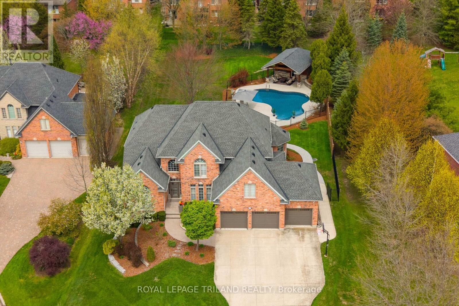 Property Photo:  58 Northumberland Road  ON N6H 5H5 