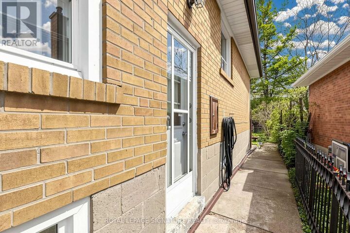 Property Photo:  103 Cummer Avenue Lower  ON M2M 2E6 