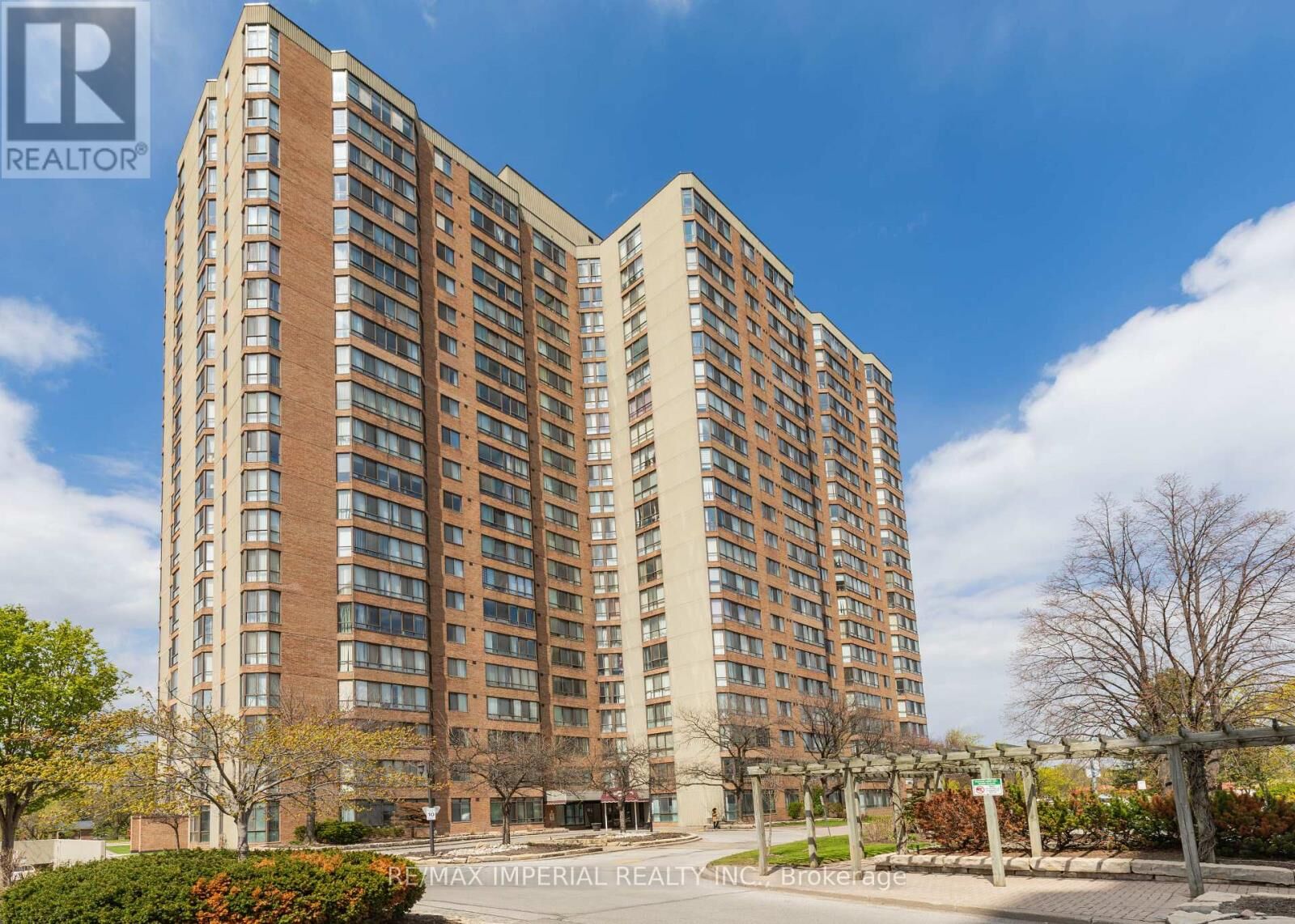Property Photo:  25 Bamburgh Circle 2136  ON M1W 3W2 