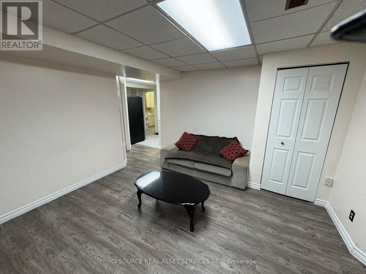 Property Photo:  23 Broadbridge Drive Lower  ON M1C 3K5 