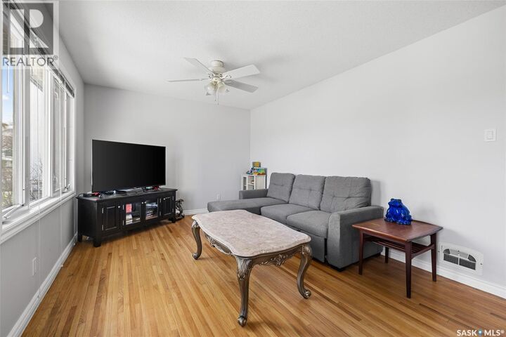 Property Photo:  812 McIntosh Street  SK S4T 5B4 