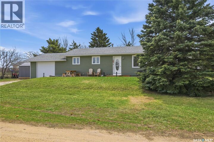 Property Photo:  329 1st Avenue E  SK S0H 3E0 