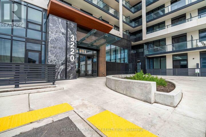 Property Photo:  3220 William Coltson Avenue 918  ON L6H 7X9 