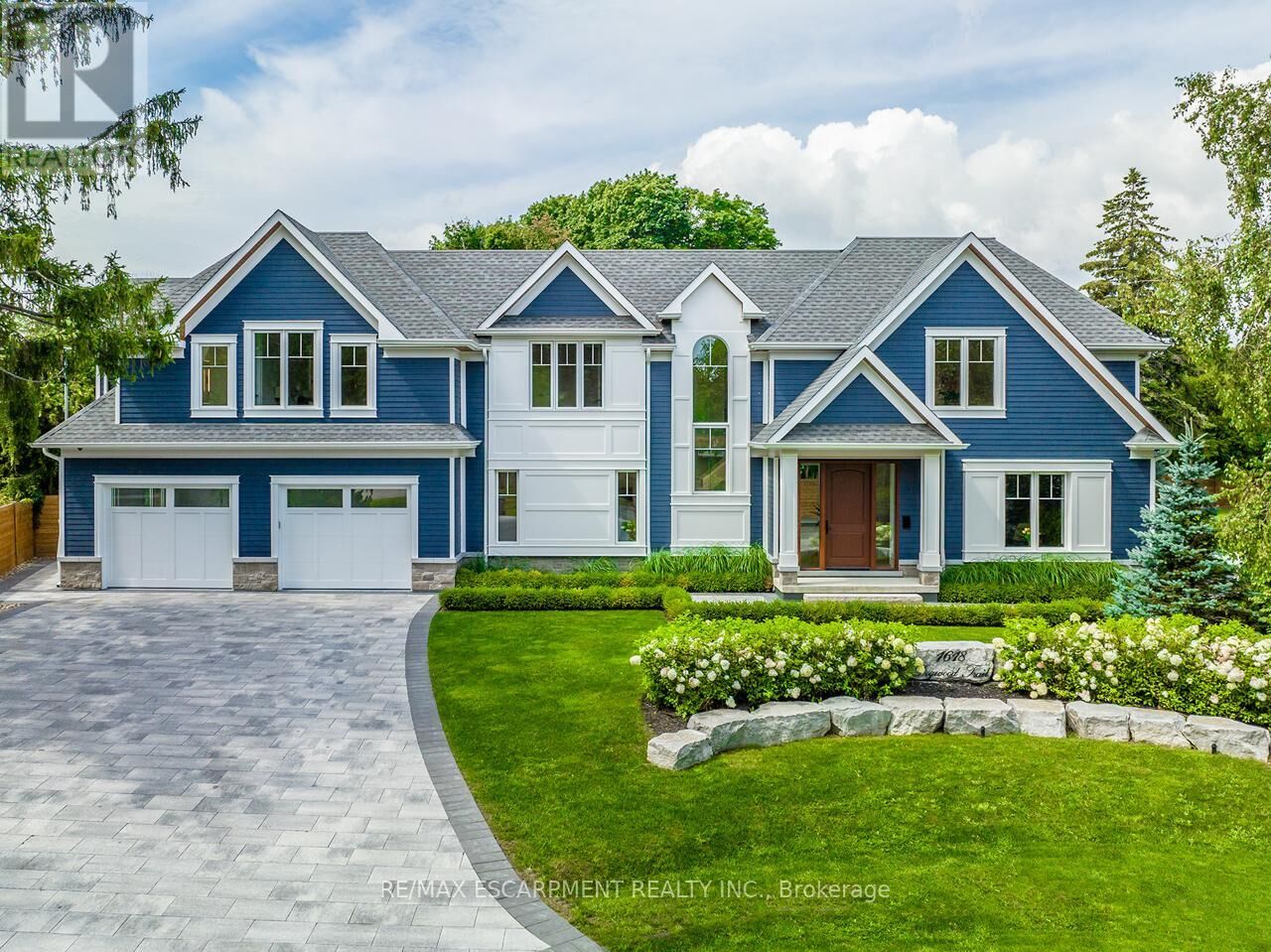 Property Photo:  1618 Dogwood Trail  ON L5G 3A5 