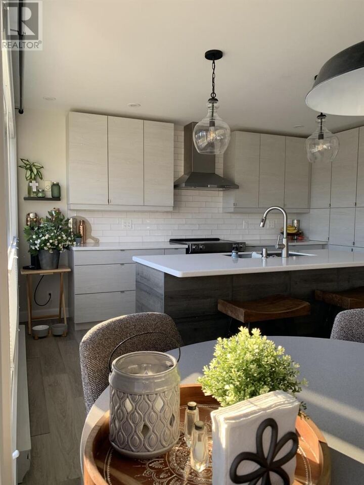 Property Photo:  1274 Queen St E  ON P6A 2E8 