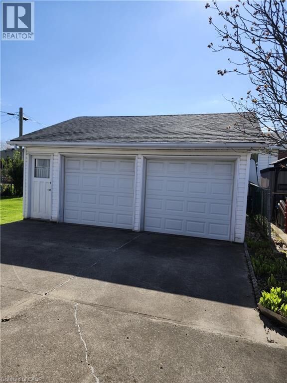 Property Photo:  525 East 16th Street  ON L9A 4L2 