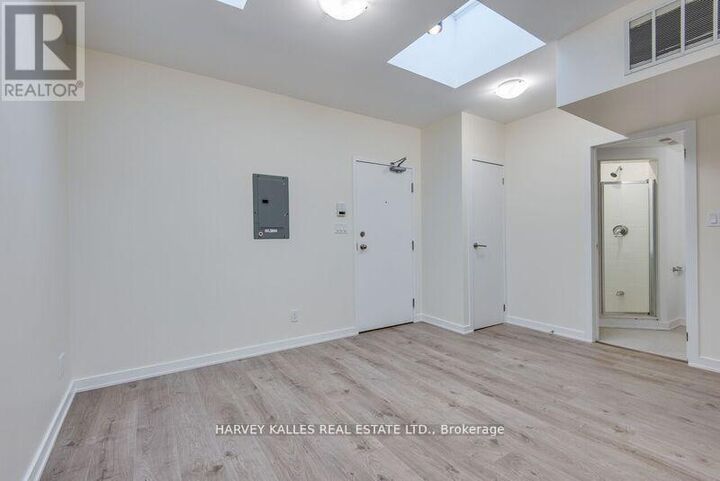 Property Photo:  1216 St Clair Avenue West 3  ON M6E 1B4 