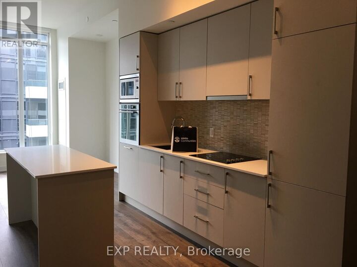 Property Photo:  576 Front Street West 822E  ON M5V 0P8 