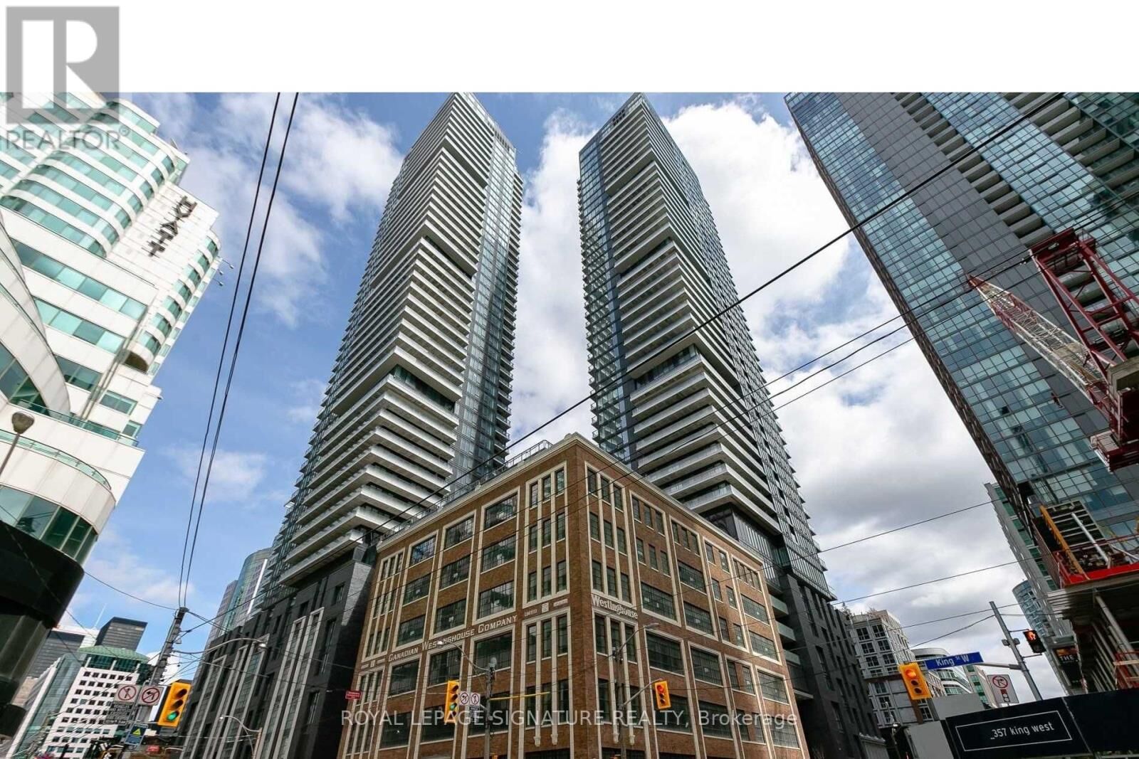 Property Photo:  115 Blue Jays Way 3811  ON M5V 0N4 