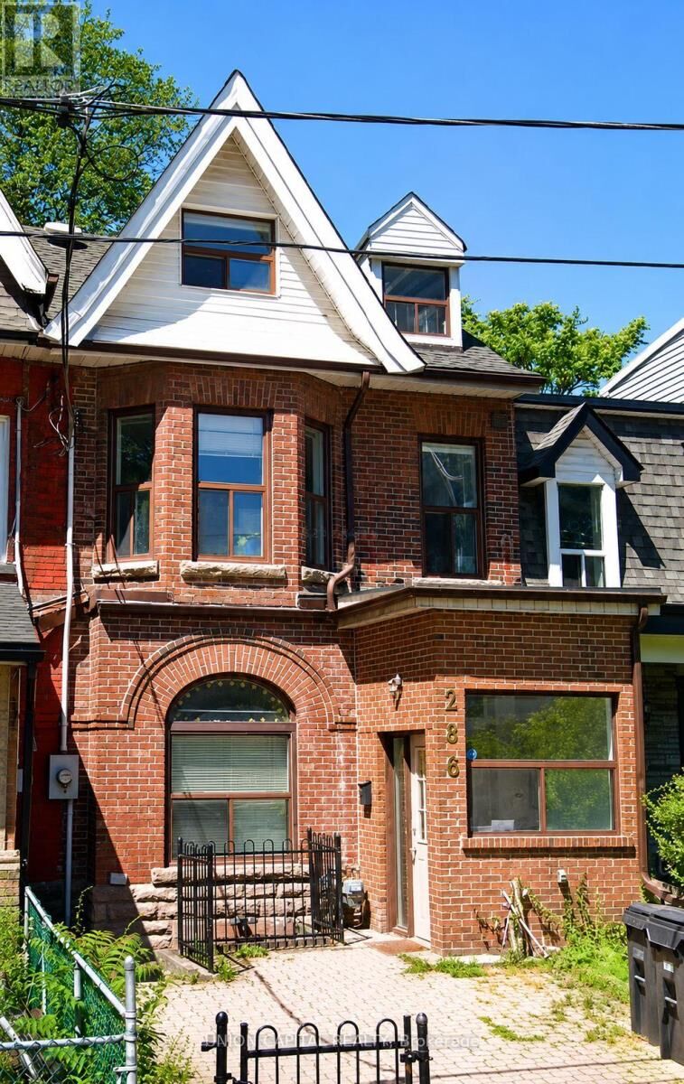 Property Photo:  286 Robert Street  ON M5S 2K8 