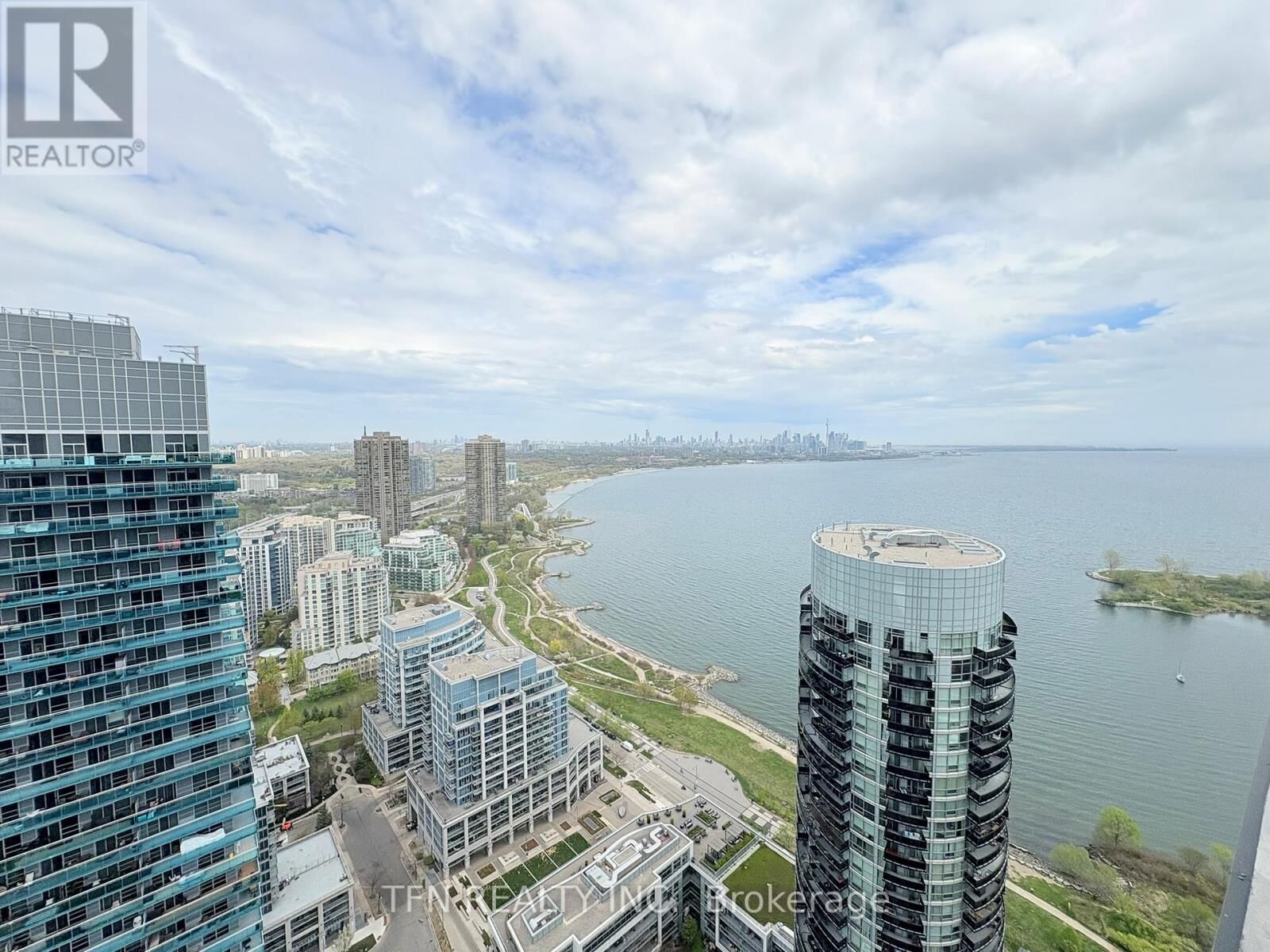 Property Photo:  38 Annie Craig Drive 4102  ON M8V 0G9 