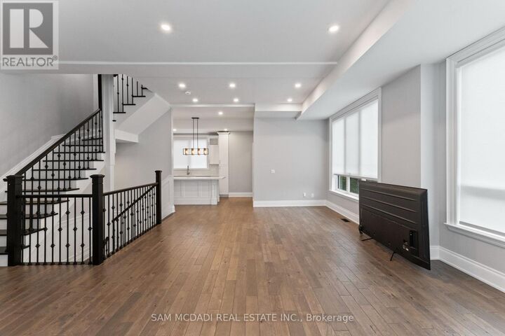 Property Photo:  15 Old Oak Drive  ON M9A 1A3 