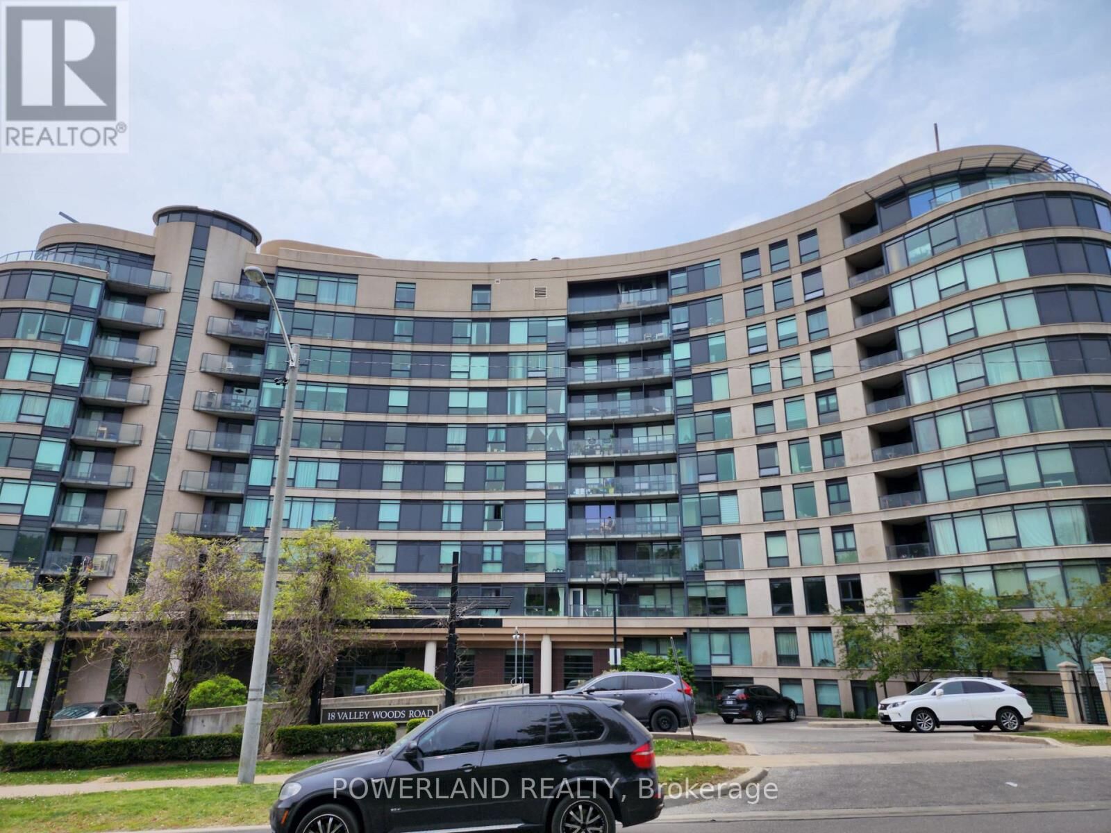 Property Photo:  18 Valley Woods Road 815  ON M3A 0A1 