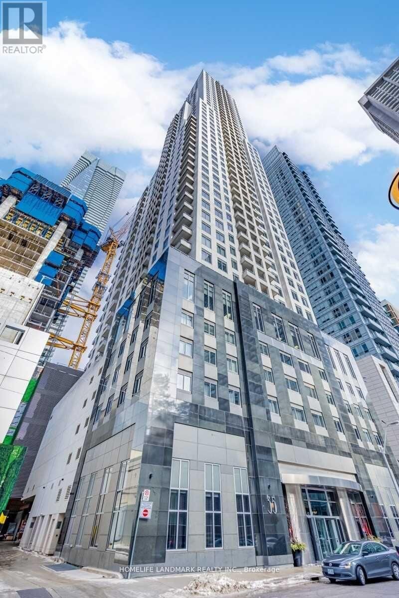 Property Photo:  35 Balmuto Street 1006  ON M4Y 0A3 