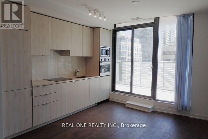 Property Photo:  11 Wellesley Street West 716  ON M4Y 1E8 