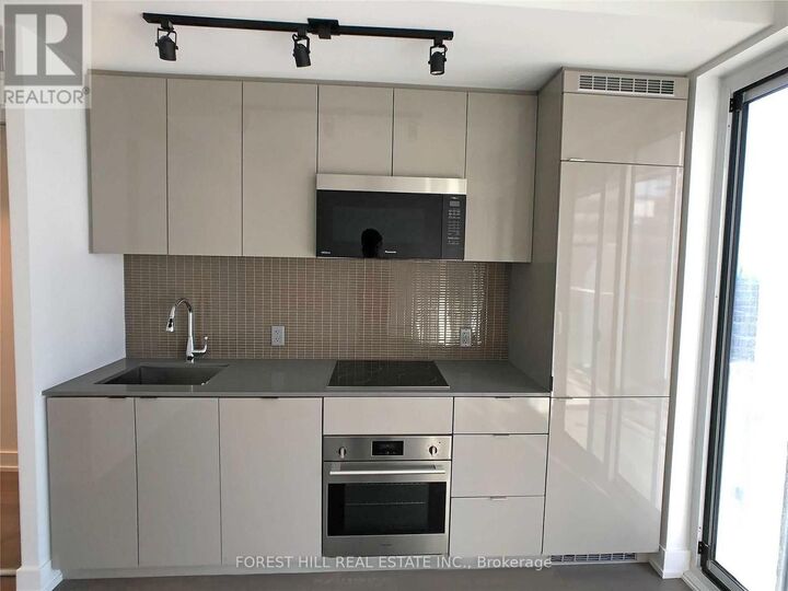 Property Photo:  7 Grenville Street 3702  ON M4Y 0E9 