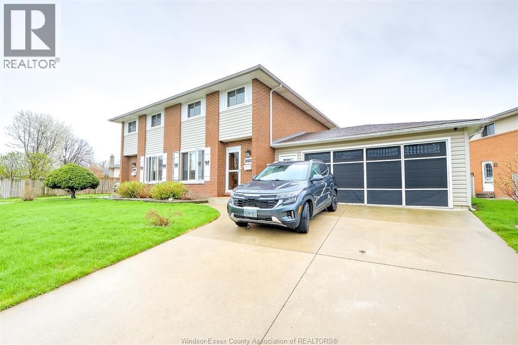 Property Photo:  9445-9447 Alten Drive  ON N8R 1V9 