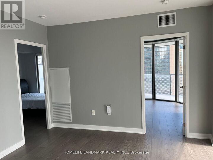 Property Photo:  11 Wellesley Street West 1405  ON M4Y 0G4 