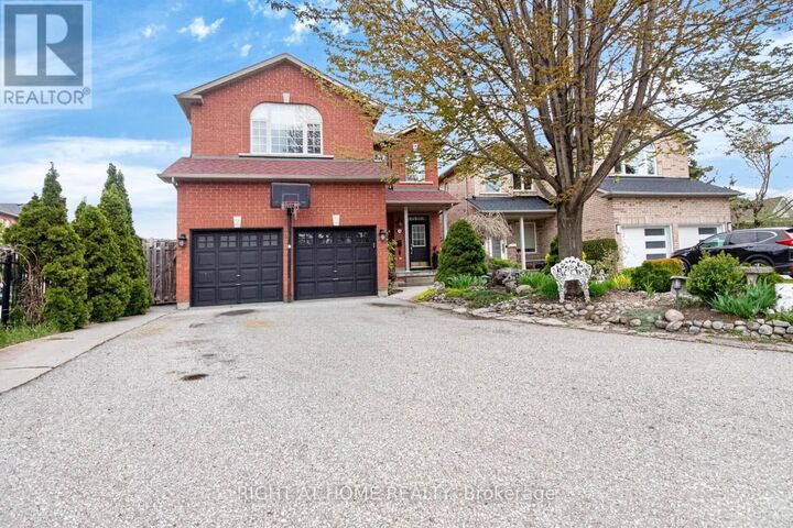Property Photo:  5956 Rayshaw Crescent  ON L5M 2P2 