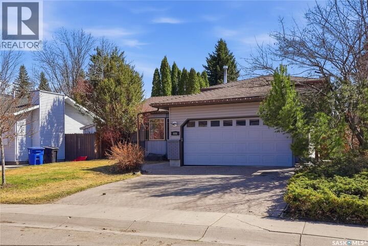 Property Photo:  606 Hogg Crescent  SK S7N 3V6 