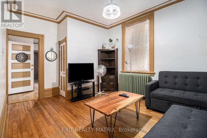 Property Photo:  14 Somerset Street West  ON K2P 0H4 
