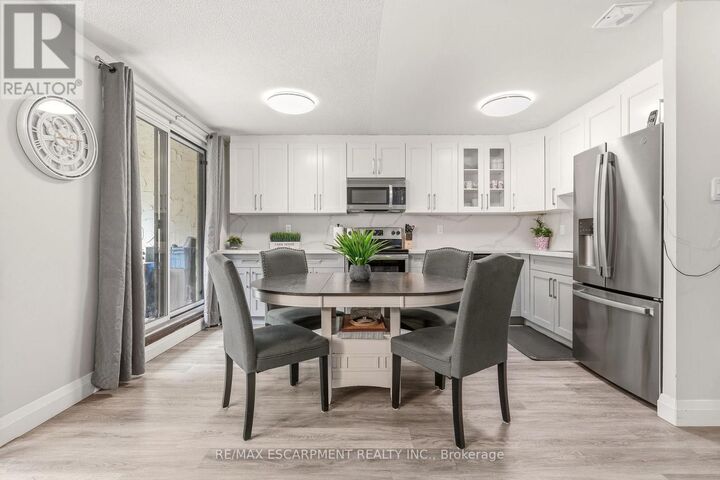 Property Photo:  1066 Falgarwood Drive 154  ON L6H 2P3 
