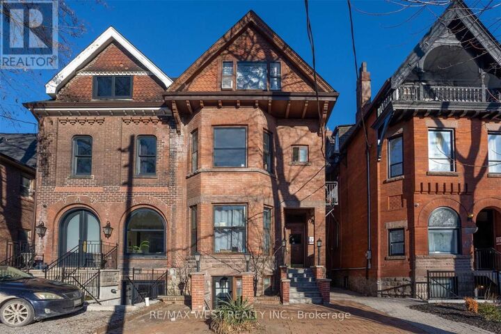 Property Photo:  125 Madison Avenue  ON M5R 2S3 