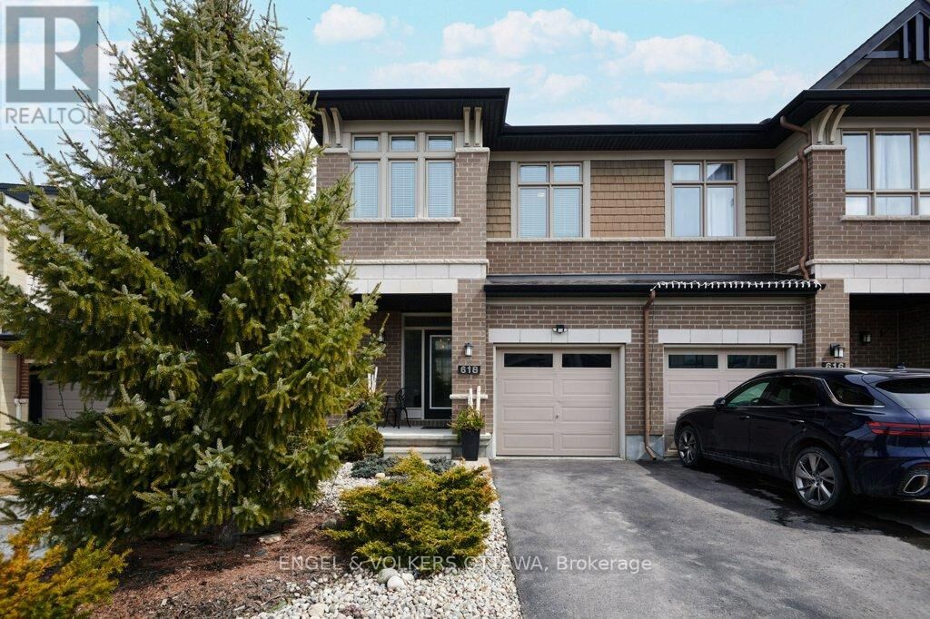 Property Photo:  618 Guernsey Place  ON K4M 0E2 