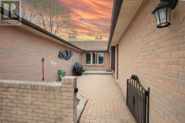 Property Photo:  60 Fiddlers Green Road 36  ON N6H 4S7 