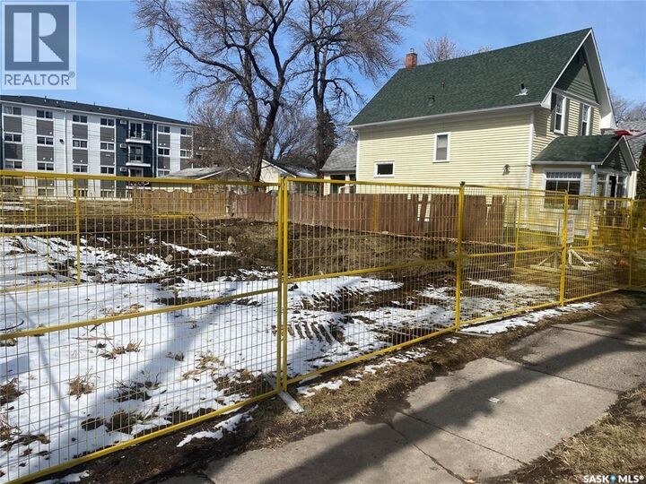 Property Photo:  718 Lansdowne Avenue  SK S7N 1E5 