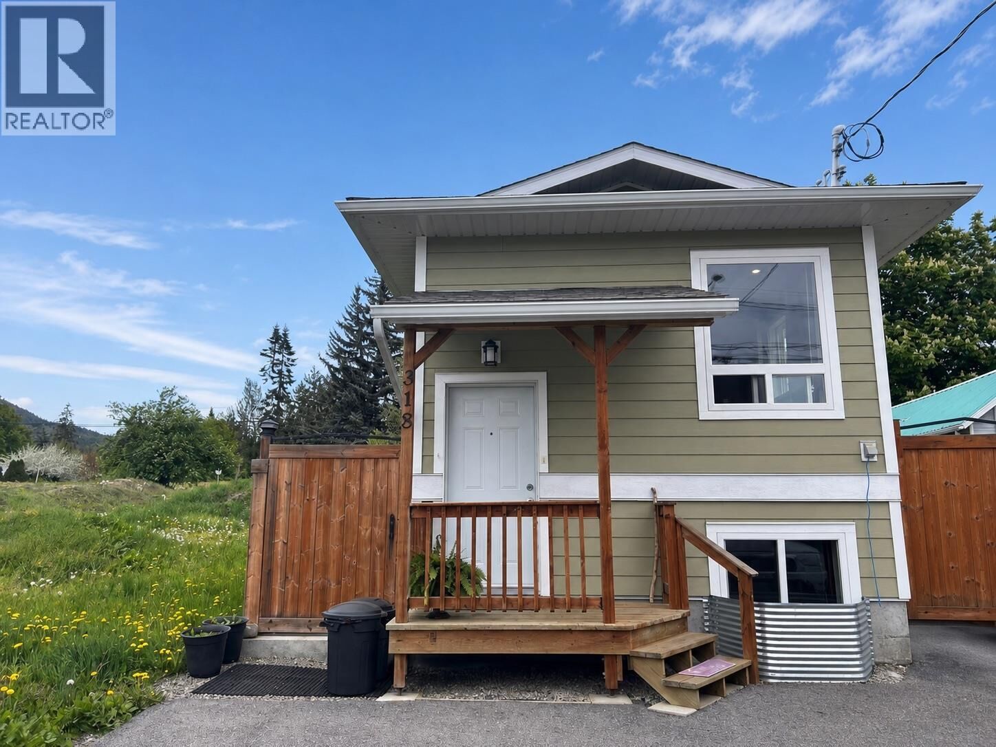 Property Photo:  318 8th Avenue  BC V0B 1G3 