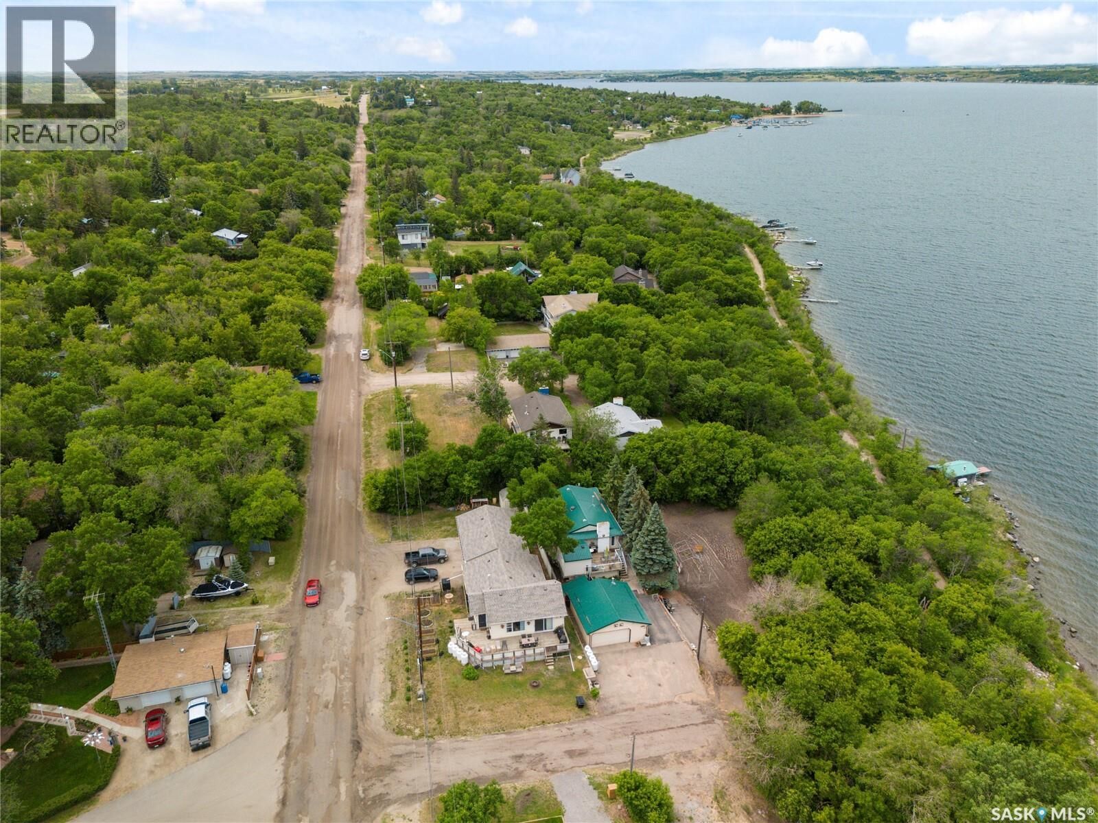 Property Photo:  461 13th Street E  SK S0G 4C0 