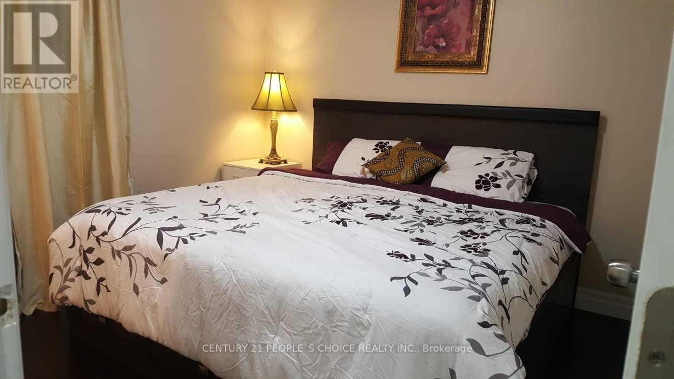 Property Photo:  186 Maurice Drive Upper  ON L6K 2W9 