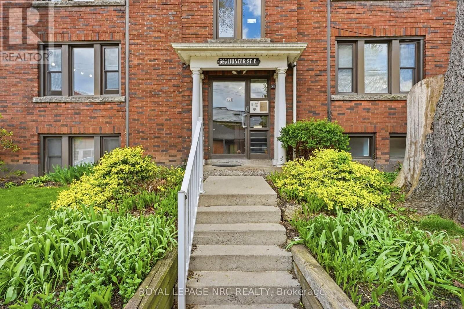 Property Photo:  356 North Hunter Street East 11  ON L8N 1N8 