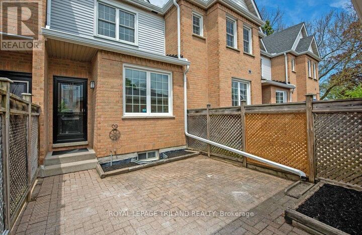 Property Photo:  1570 Richmond Street 48  ON N6G 4W2 