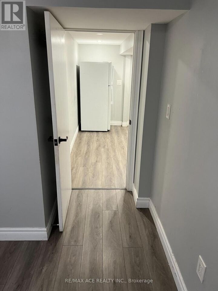 Property Photo:  27 Tansley Avenue Bsmt  ON M1J 1P2 