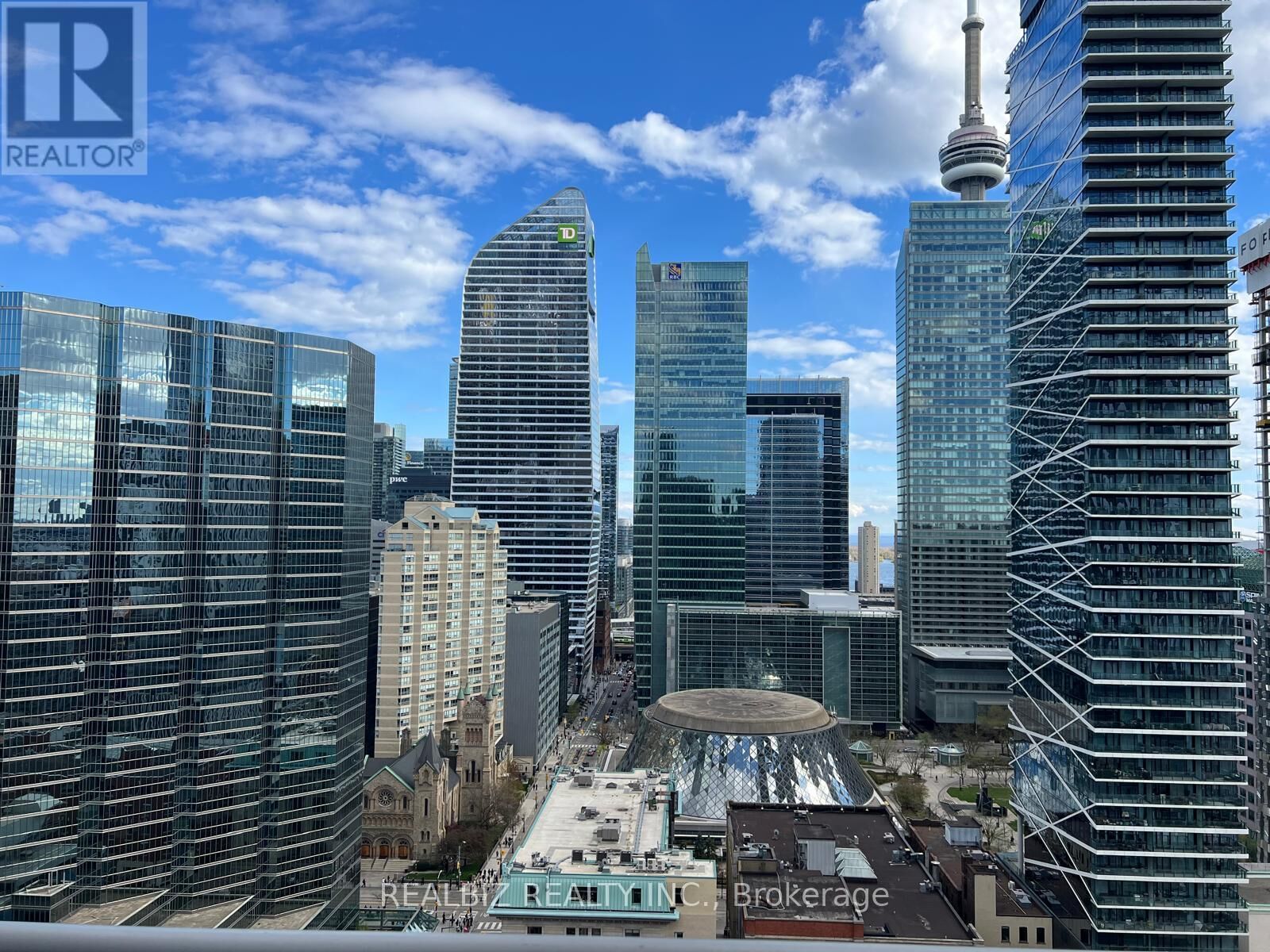 Property Photo:  126 Simcoe Street 2401  ON M5H 4E6 