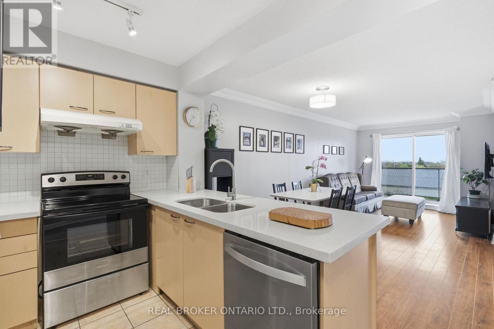 Property Photo:  2 Clairtrell Road 609  ON M2N 7H5 
