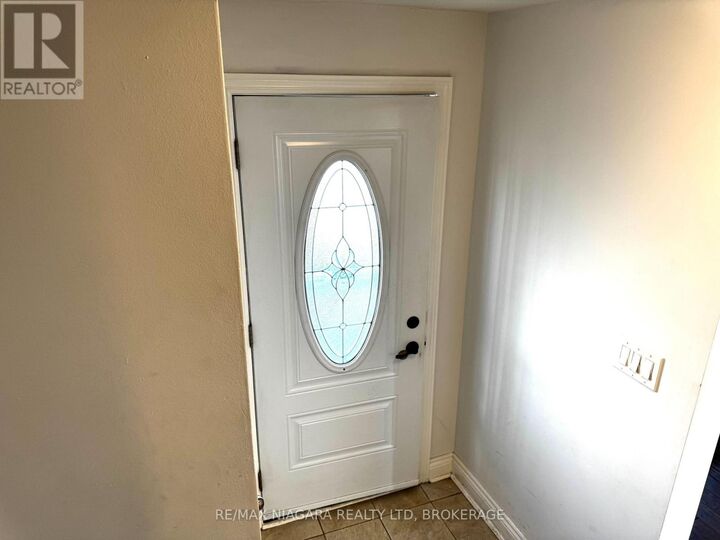 Property Photo:  844A Danforth Road Upper  ON M1K 1H5 