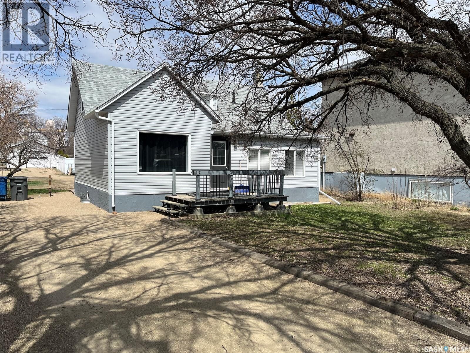 Property Photo:  W 217 4th Avenue W  SK S0H 1X0 