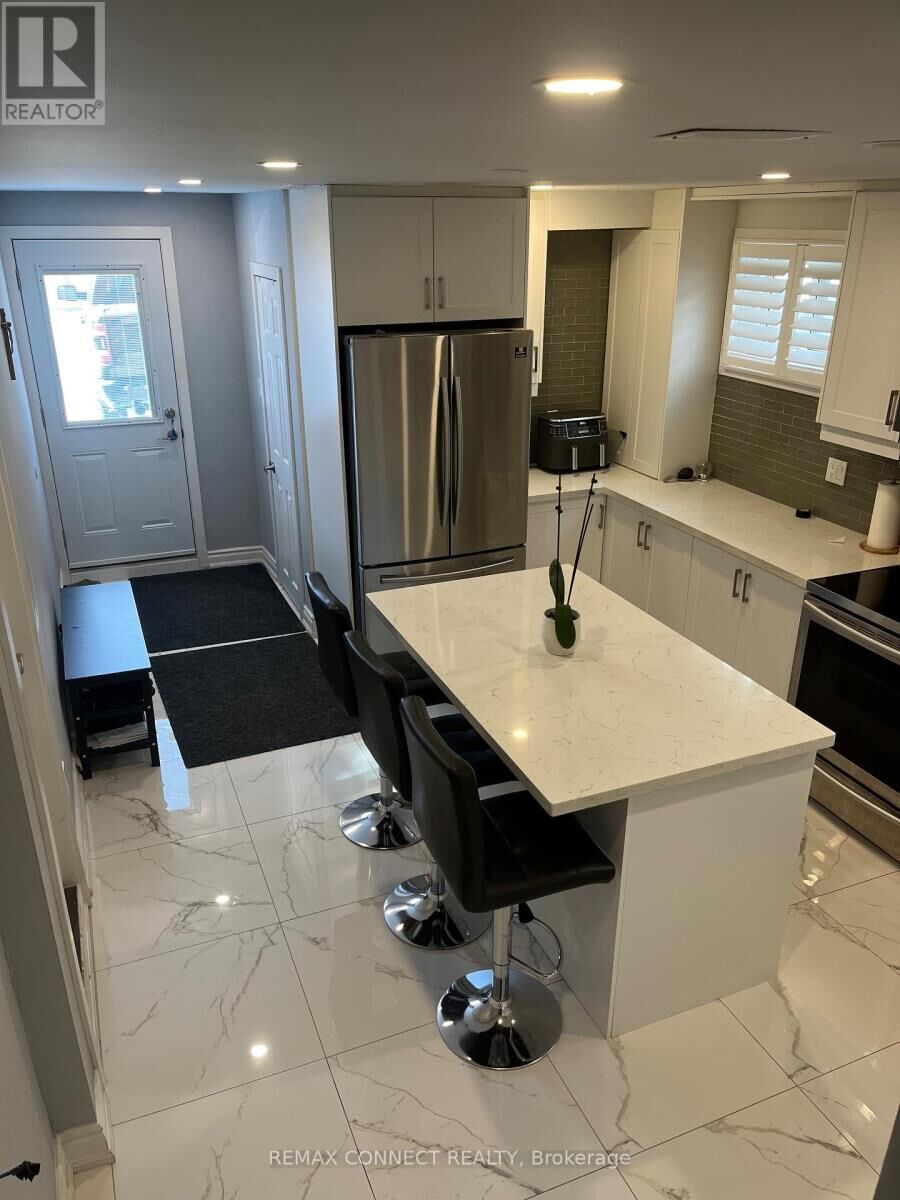 Property Photo:  685 Westshore Boulevard South 1  ON L1W 3G2 